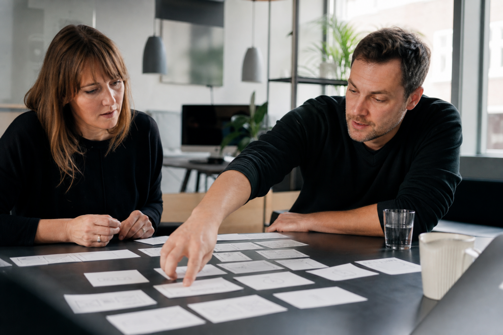 Struktur og begreper bør avklares før det visuelle designet ferdigstilles.