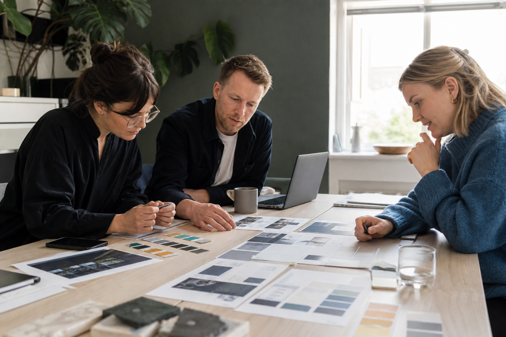 Et lite designsystem kan utvikles med utgangspunkt i faktiske sider.