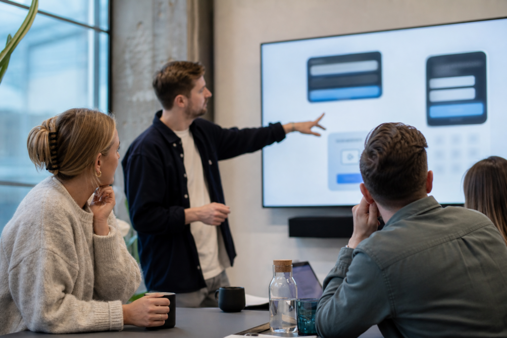 Barrierer bør vurderes på tvers av design, innhold og kode.